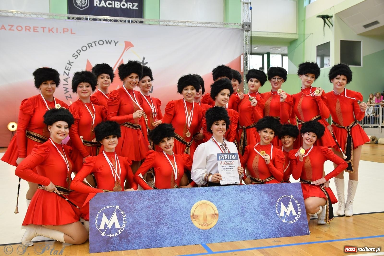 Zdjęcie w galerii na portalu naszraciborz.pl: Mażoretki zawładnęły areną przy Łąkowej. Drugi dzień mistrzostw [FOTO] wiadomości z regionu