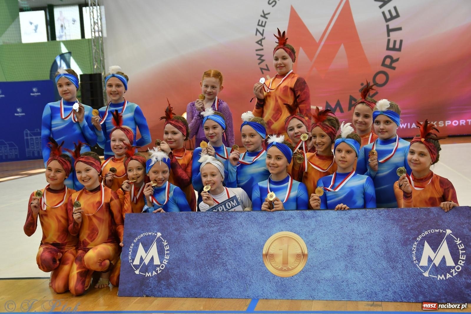 Zdjęcie w galerii na portalu naszraciborz.pl: Mażoretki zawładnęły areną przy Łąkowej. Drugi dzień mistrzostw [FOTO] wiadomości z regionu