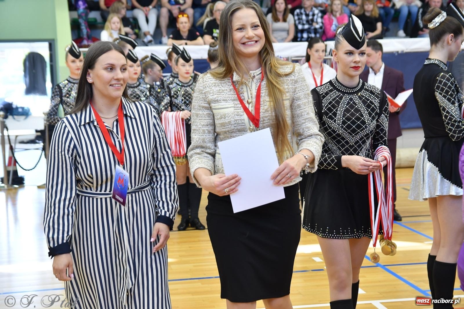 Zdjęcie w galerii na portalu naszraciborz.pl: Mażoretki zawładnęły areną przy Łąkowej. Drugi dzień mistrzostw [FOTO] wiadomości z regionu