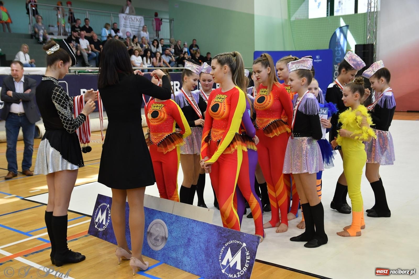 Zdjęcie w galerii na portalu naszraciborz.pl: Mażoretki zawładnęły areną przy Łąkowej. Drugi dzień mistrzostw [FOTO] wiadomości z regionu