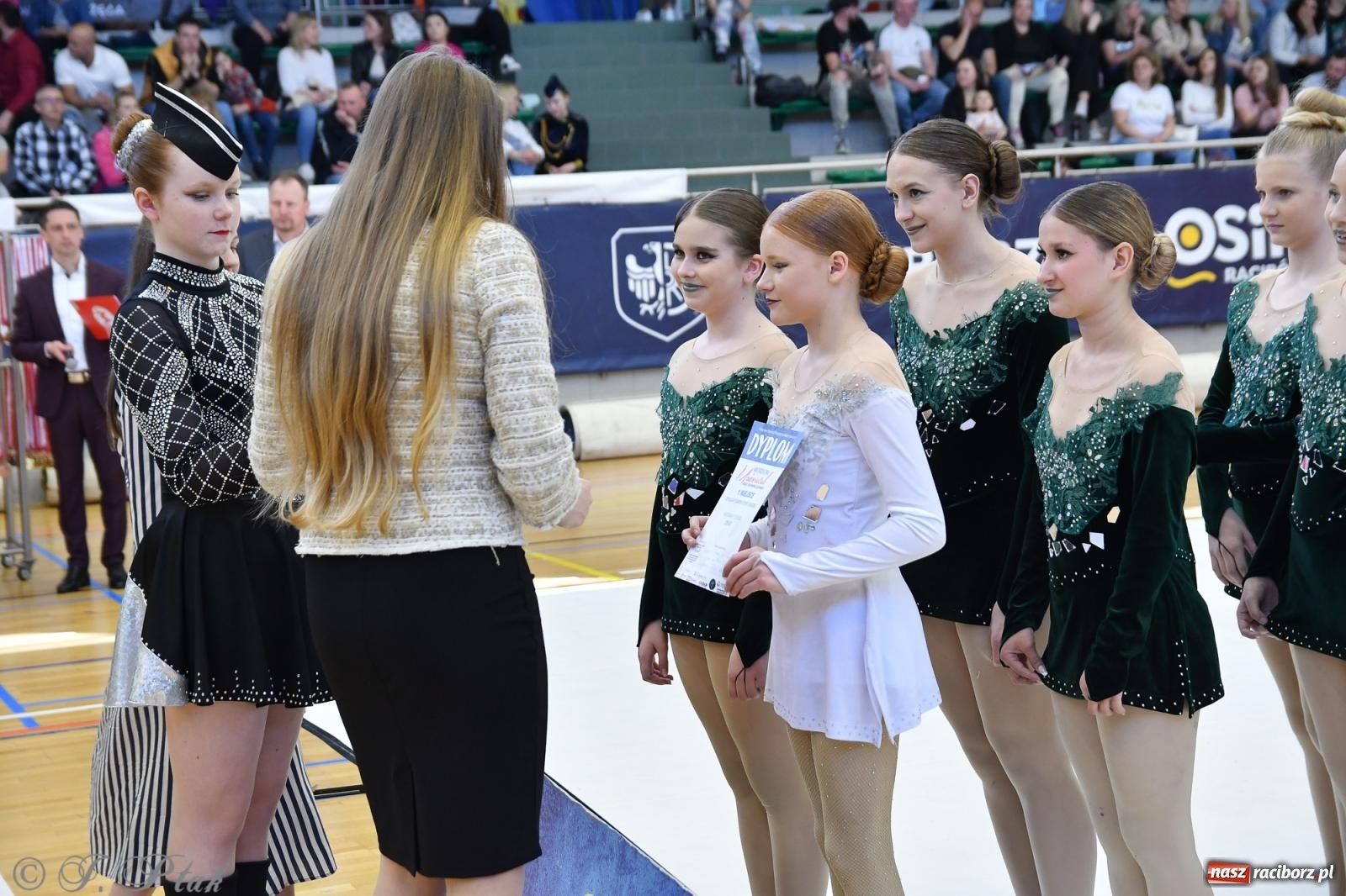 Zdjęcie w galerii na portalu naszraciborz.pl: Mażoretki zawładnęły areną przy Łąkowej. Drugi dzień mistrzostw [FOTO] wiadomości z regionu