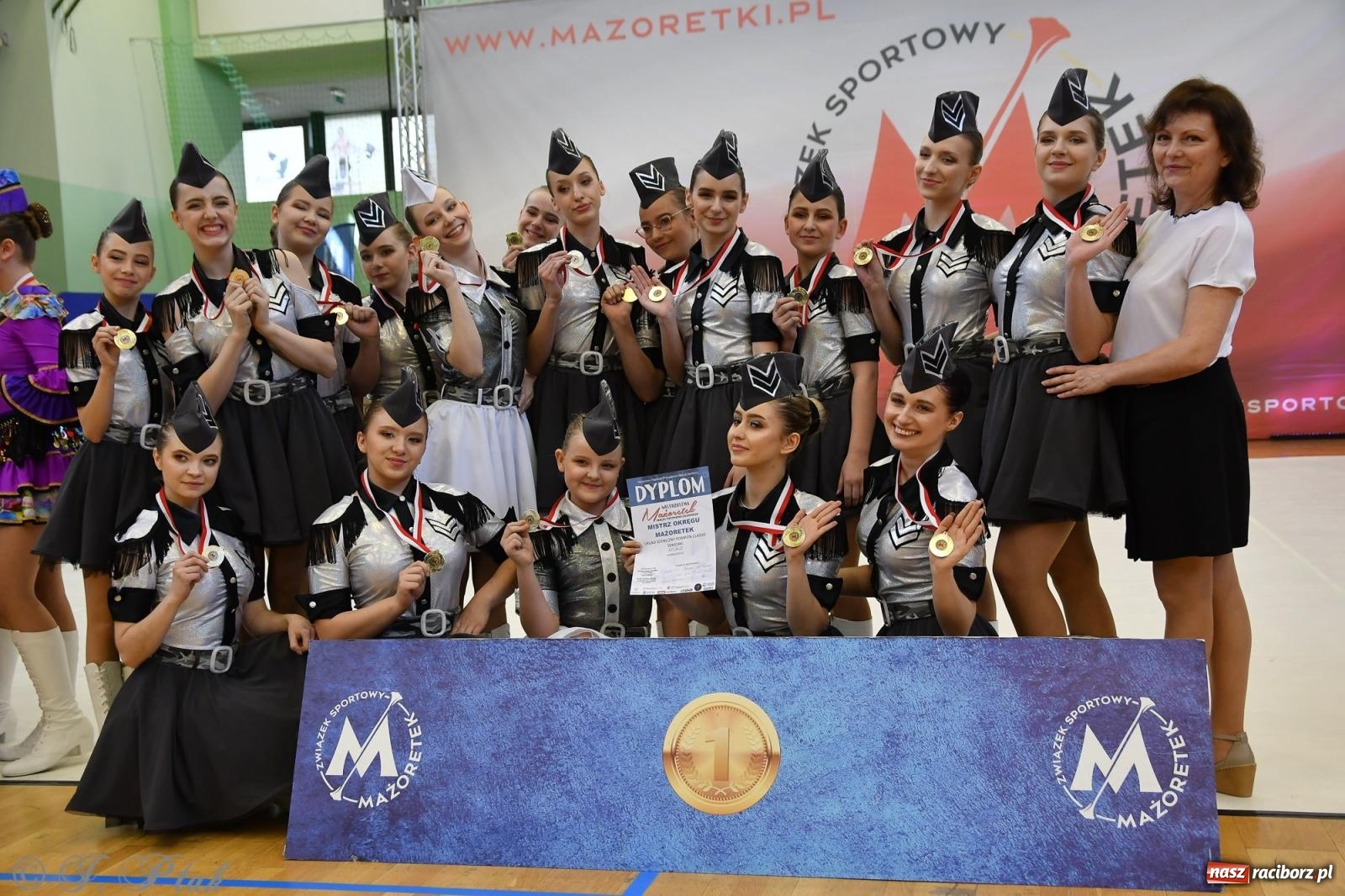 Zdjęcie w galerii na portalu naszraciborz.pl: Mażoretki zawładnęły areną przy Łąkowej. Drugi dzień mistrzostw [FOTO] wiadomości z regionu