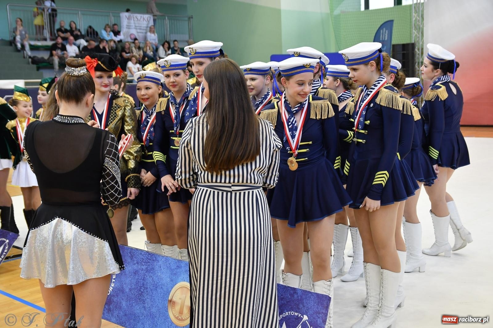 Zdjęcie w galerii na portalu naszraciborz.pl: Mażoretki zawładnęły areną przy Łąkowej. Drugi dzień mistrzostw [FOTO] wiadomości z regionu