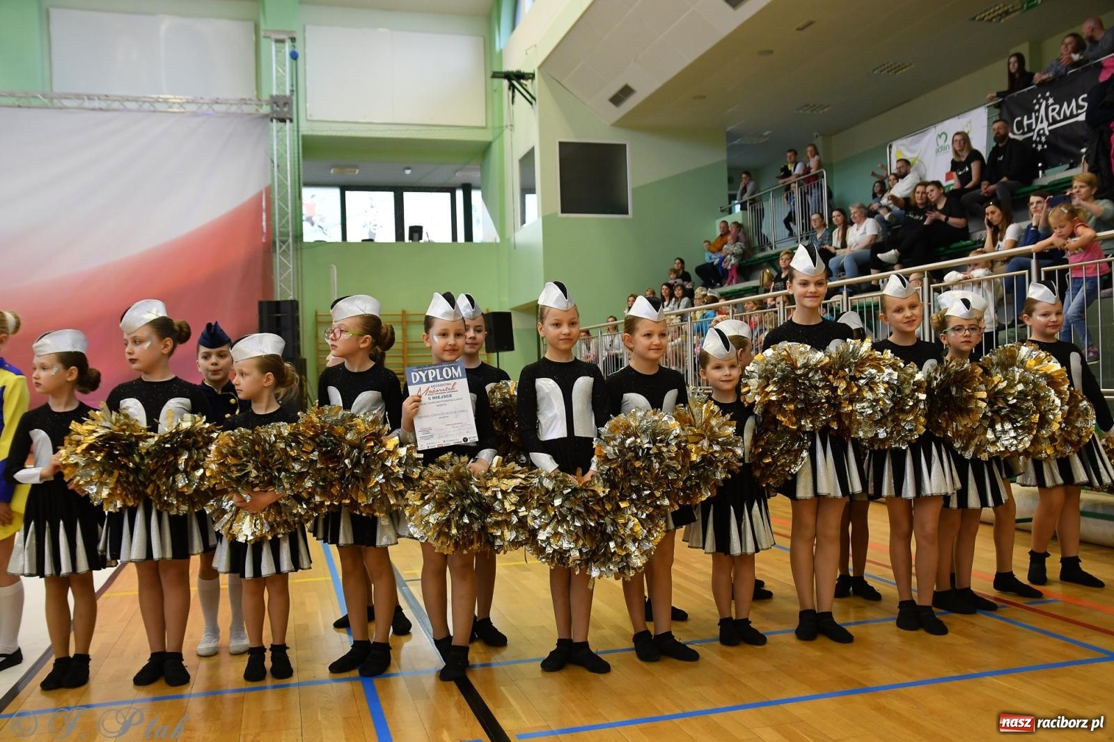 Zdjęcie w galerii na portalu naszraciborz.pl: Mażoretki zawładnęły areną przy Łąkowej. Drugi dzień mistrzostw [FOTO] wiadomości z regionu