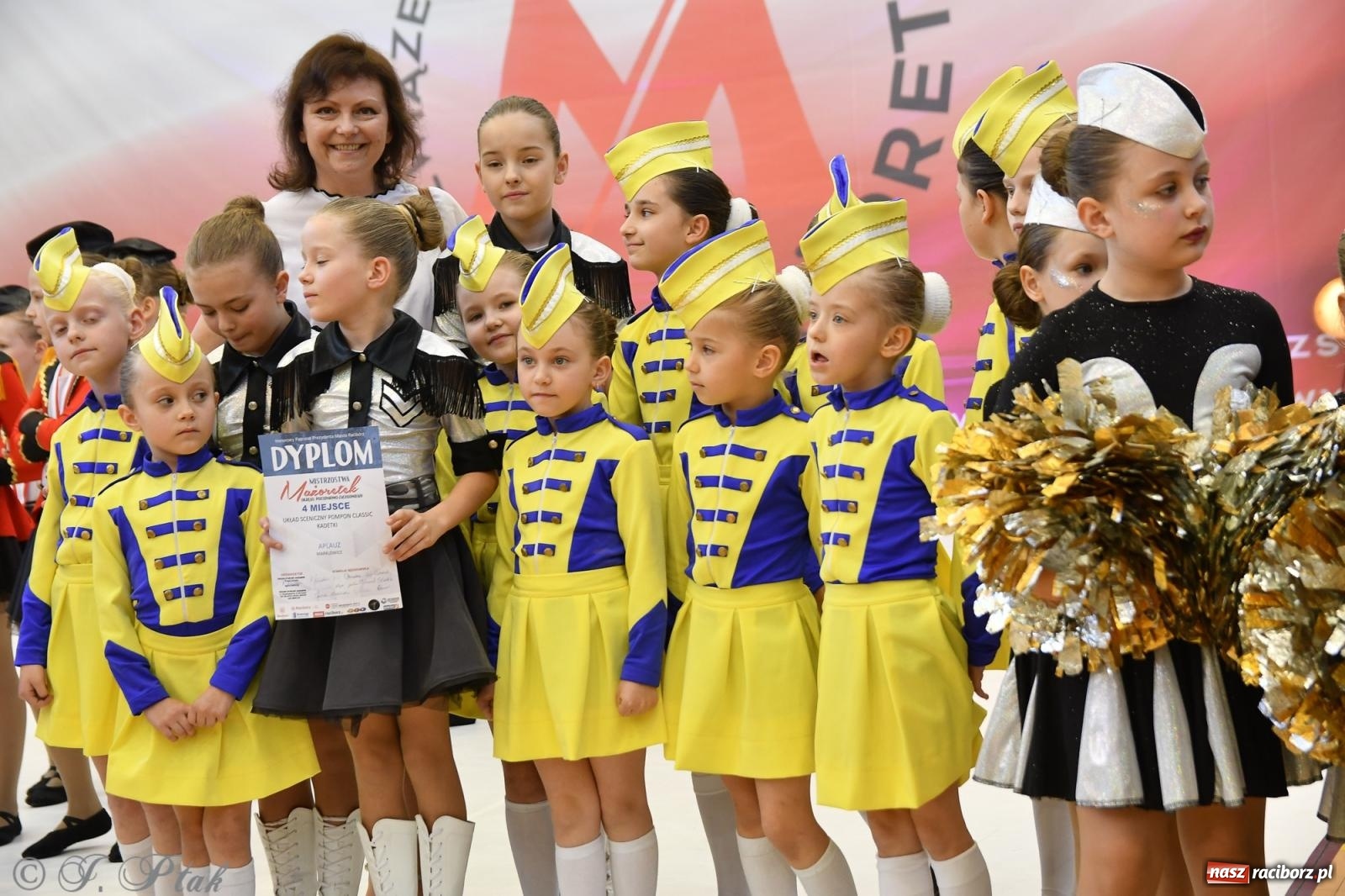 Zdjęcie w galerii na portalu naszraciborz.pl: Mażoretki zawładnęły areną przy Łąkowej. Drugi dzień mistrzostw [FOTO] wiadomości z regionu
