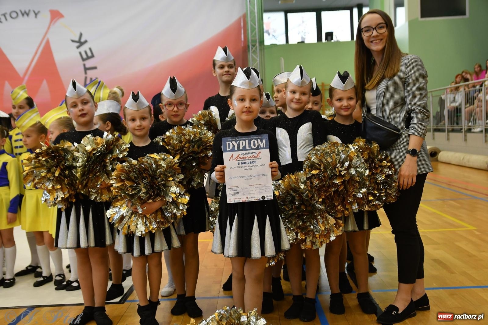 Zdjęcie w galerii na portalu naszraciborz.pl: Mażoretki zawładnęły areną przy Łąkowej. Drugi dzień mistrzostw [FOTO] wiadomości z regionu