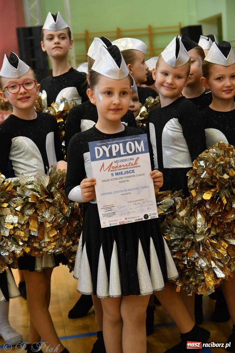 Zdjęcie w galerii na portalu naszraciborz.pl: Mażoretki zawładnęły areną przy Łąkowej. Drugi dzień mistrzostw [FOTO] wiadomości z regionu