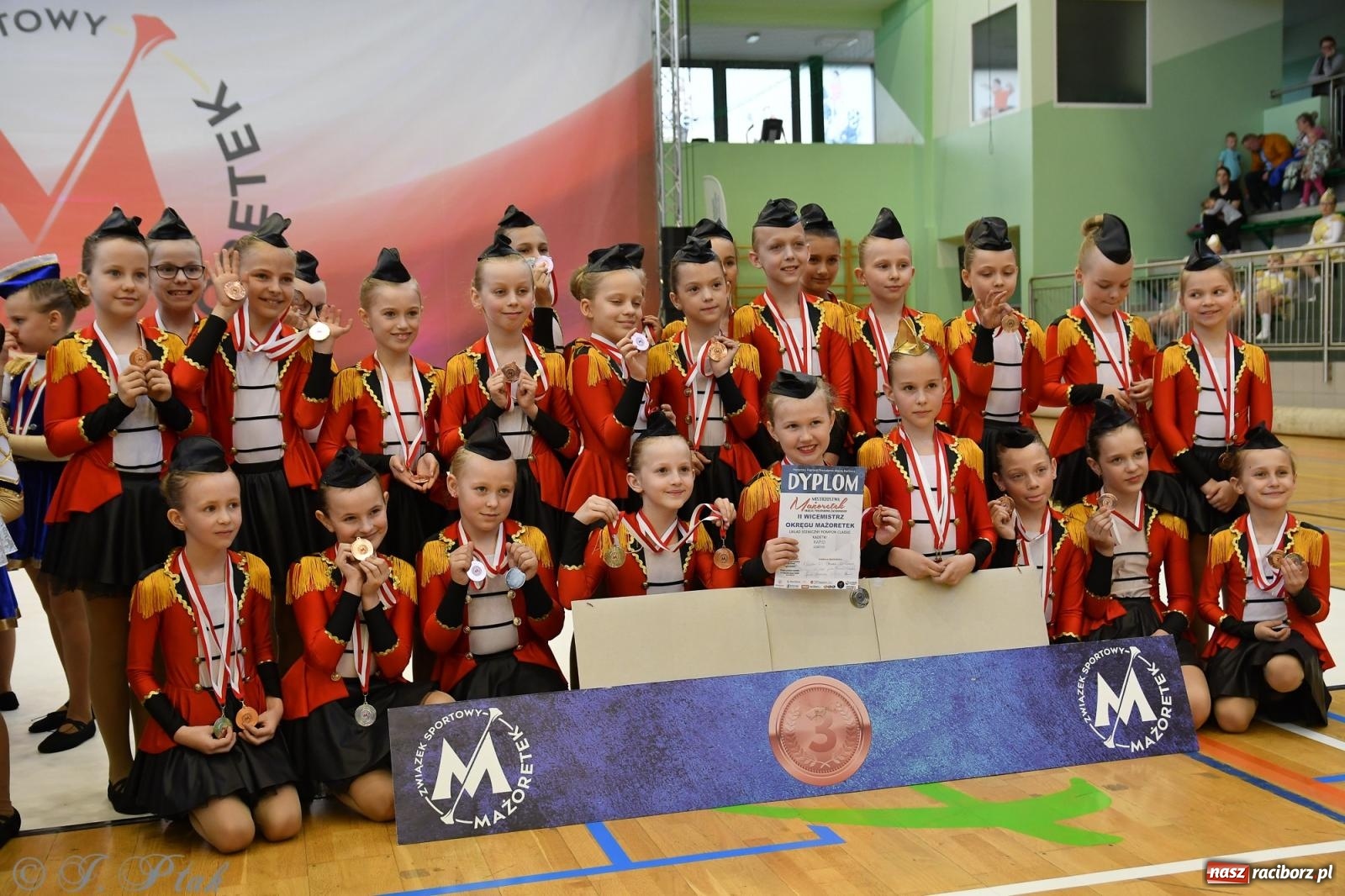 Zdjęcie w galerii na portalu naszraciborz.pl: Mażoretki zawładnęły areną przy Łąkowej. Drugi dzień mistrzostw [FOTO] wiadomości z regionu