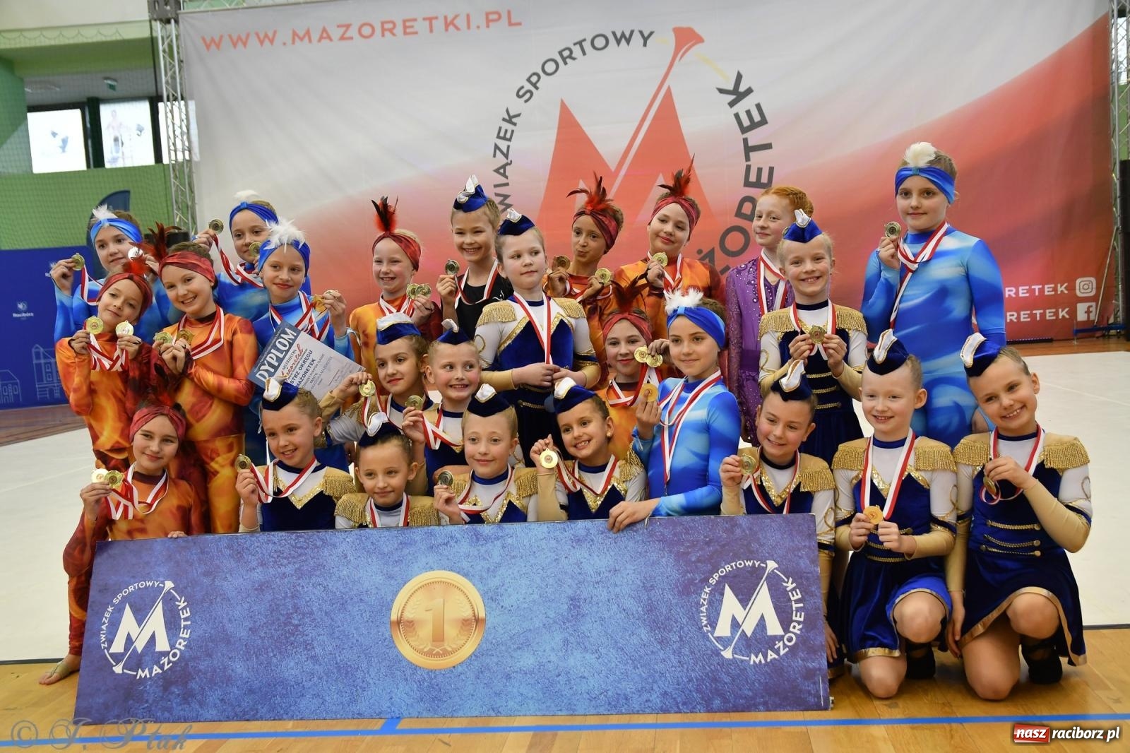 Zdjęcie w galerii na portalu naszraciborz.pl: Mażoretki zawładnęły areną przy Łąkowej. Drugi dzień mistrzostw [FOTO] wiadomości z regionu