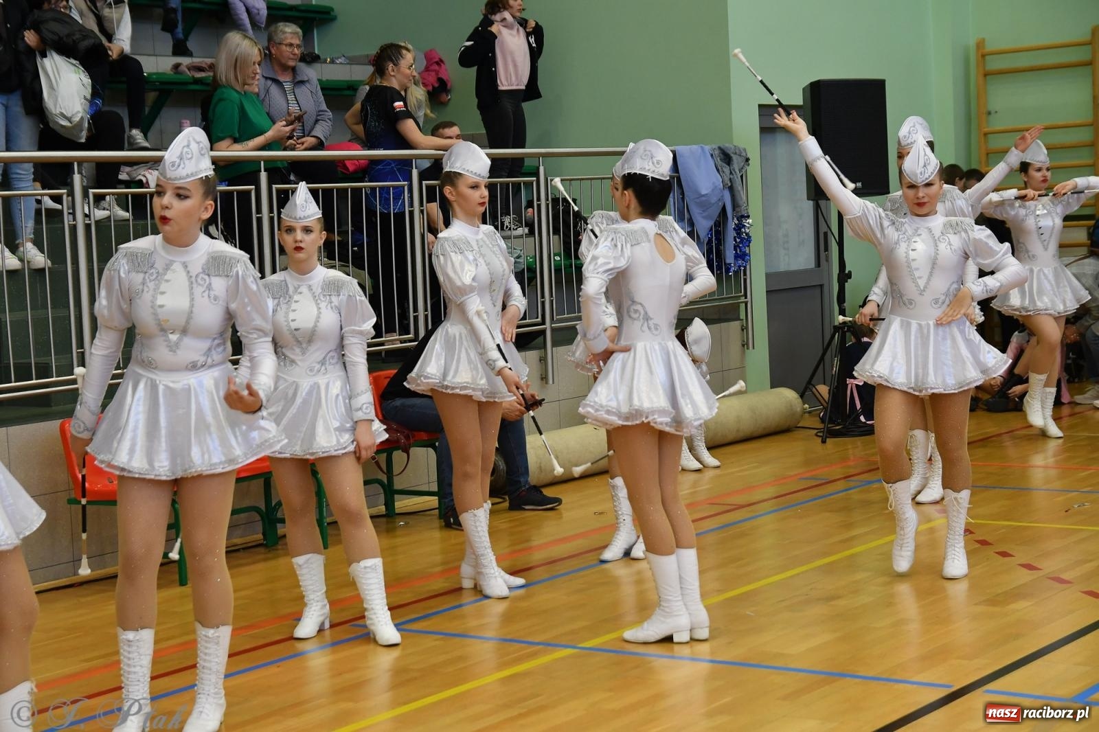 Zdjęcie w galerii na portalu naszraciborz.pl: Mażoretki zawładnęły areną przy Łąkowej. Drugi dzień mistrzostw [FOTO] wiadomości z regionu