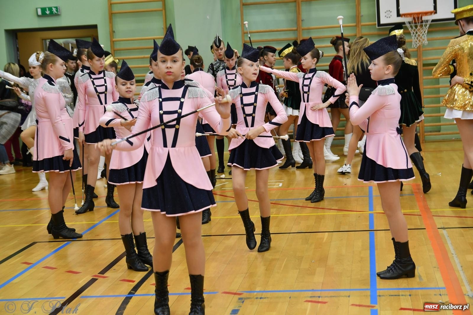 Zdjęcie w galerii na portalu naszraciborz.pl: Mażoretki zawładnęły areną przy Łąkowej. Drugi dzień mistrzostw [FOTO] wiadomości z regionu