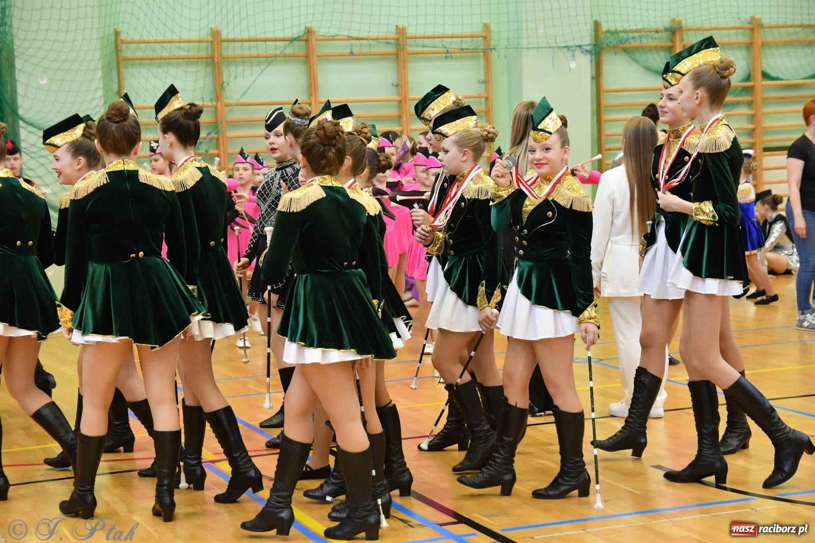 Zdjęcie w galerii na portalu naszraciborz.pl: Mażoretki zawładnęły areną przy Łąkowej. Drugi dzień mistrzostw [FOTO] wiadomości z regionu