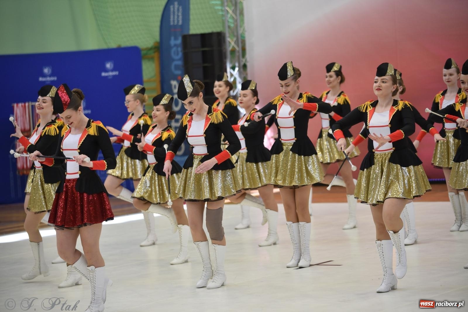 Zdjęcie w galerii na portalu naszraciborz.pl: Mażoretki zawładnęły areną przy Łąkowej. Drugi dzień mistrzostw [FOTO] wiadomości z regionu