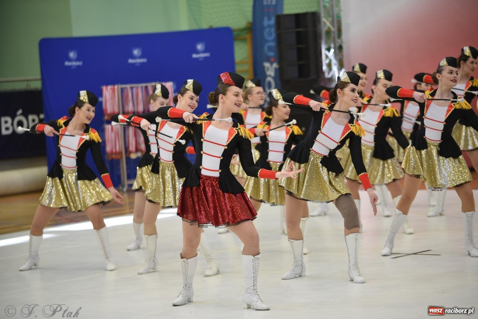 Zdjęcie w galerii na portalu naszraciborz.pl: Mażoretki zawładnęły areną przy Łąkowej. Drugi dzień mistrzostw [FOTO] wiadomości z regionu