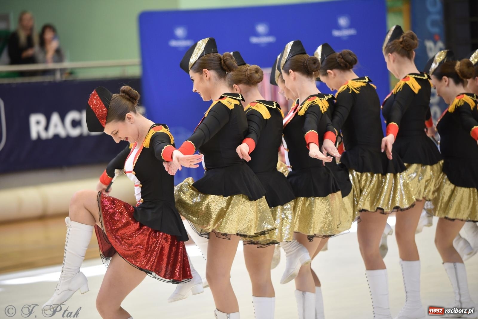 Zdjęcie w galerii na portalu naszraciborz.pl: Mażoretki zawładnęły areną przy Łąkowej. Drugi dzień mistrzostw [FOTO] wiadomości z regionu