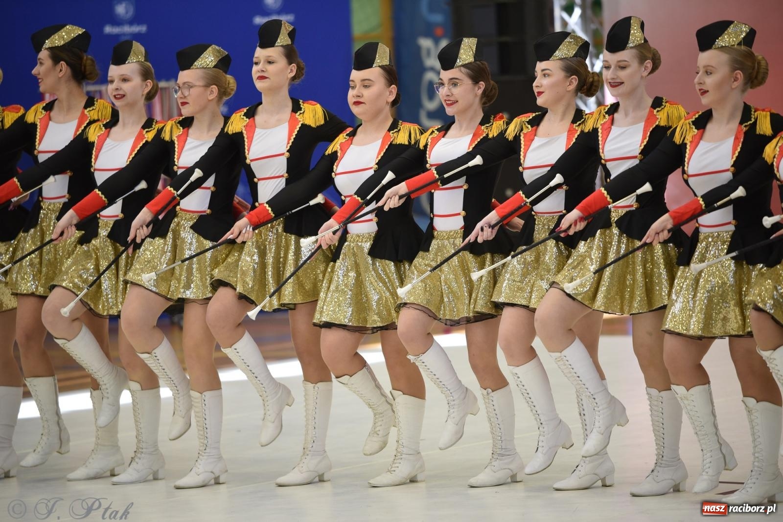 Zdjęcie w galerii na portalu naszraciborz.pl: Mażoretki zawładnęły areną przy Łąkowej. Drugi dzień mistrzostw [FOTO] wiadomości z regionu