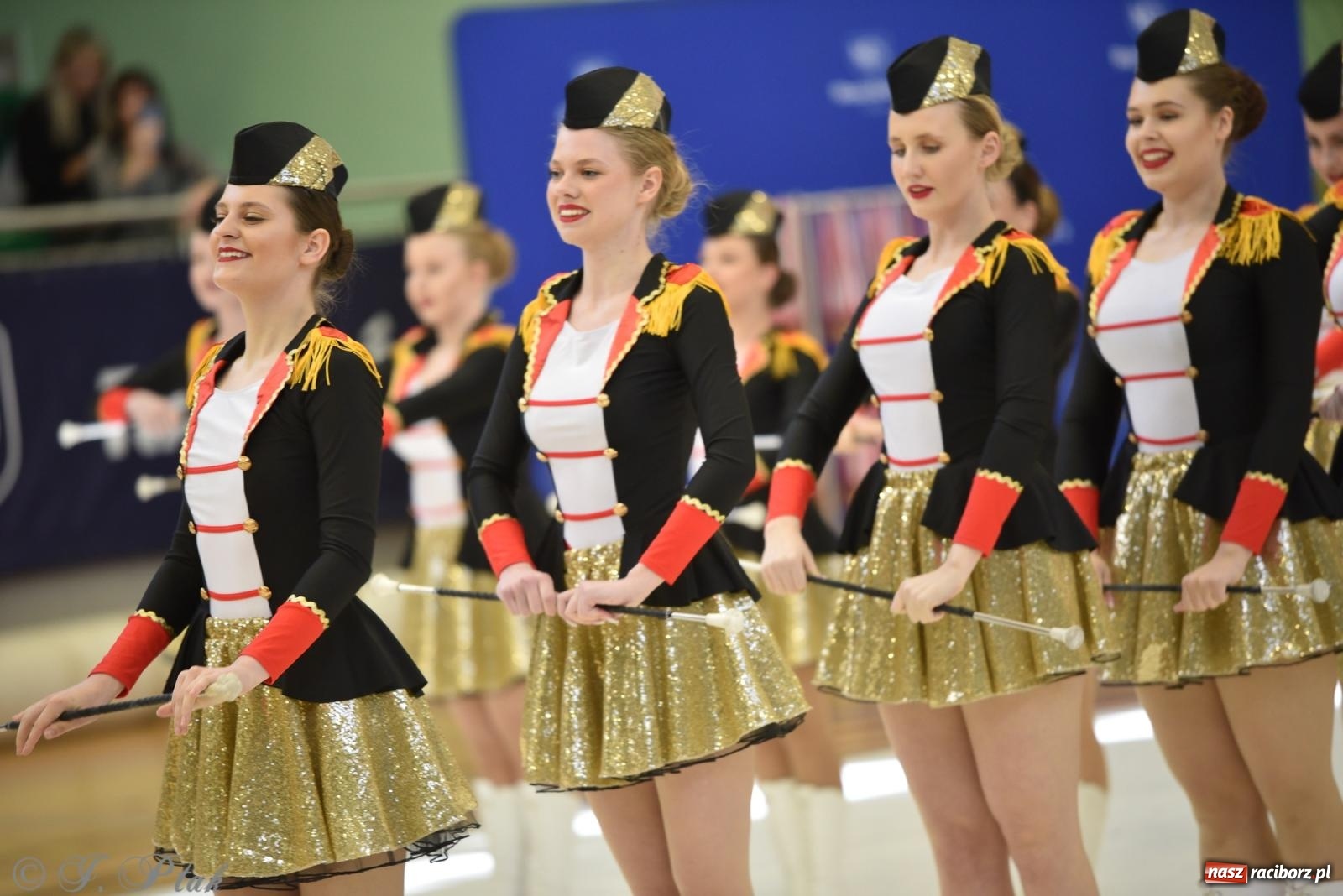 Zdjęcie w galerii na portalu naszraciborz.pl: Mażoretki zawładnęły areną przy Łąkowej. Drugi dzień mistrzostw [FOTO] wiadomości z regionu