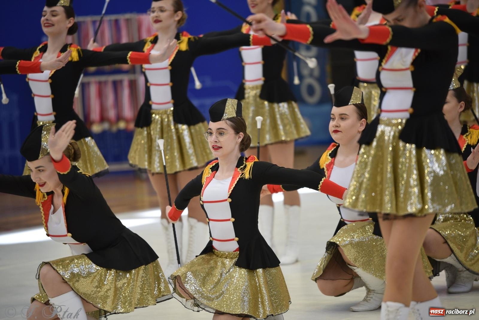 Zdjęcie w galerii na portalu naszraciborz.pl: Mażoretki zawładnęły areną przy Łąkowej. Drugi dzień mistrzostw [FOTO] wiadomości z regionu