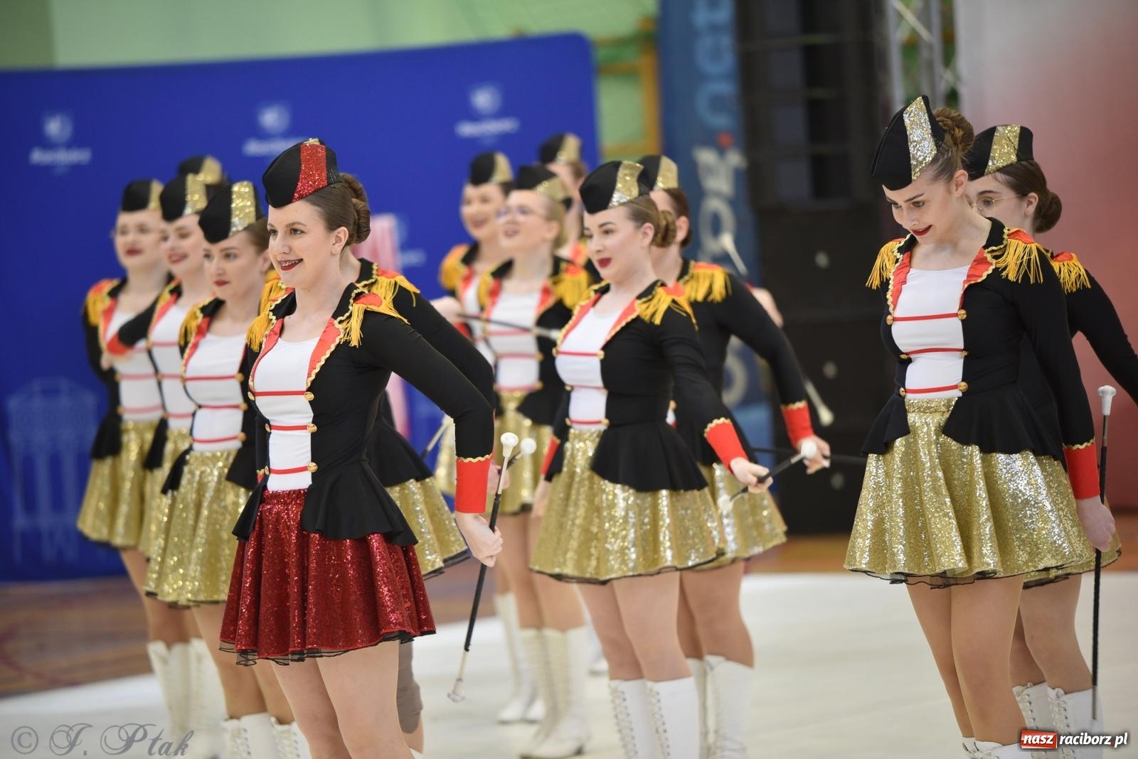Zdjęcie w galerii na portalu naszraciborz.pl: Mażoretki zawładnęły areną przy Łąkowej. Drugi dzień mistrzostw [FOTO] wiadomości z regionu