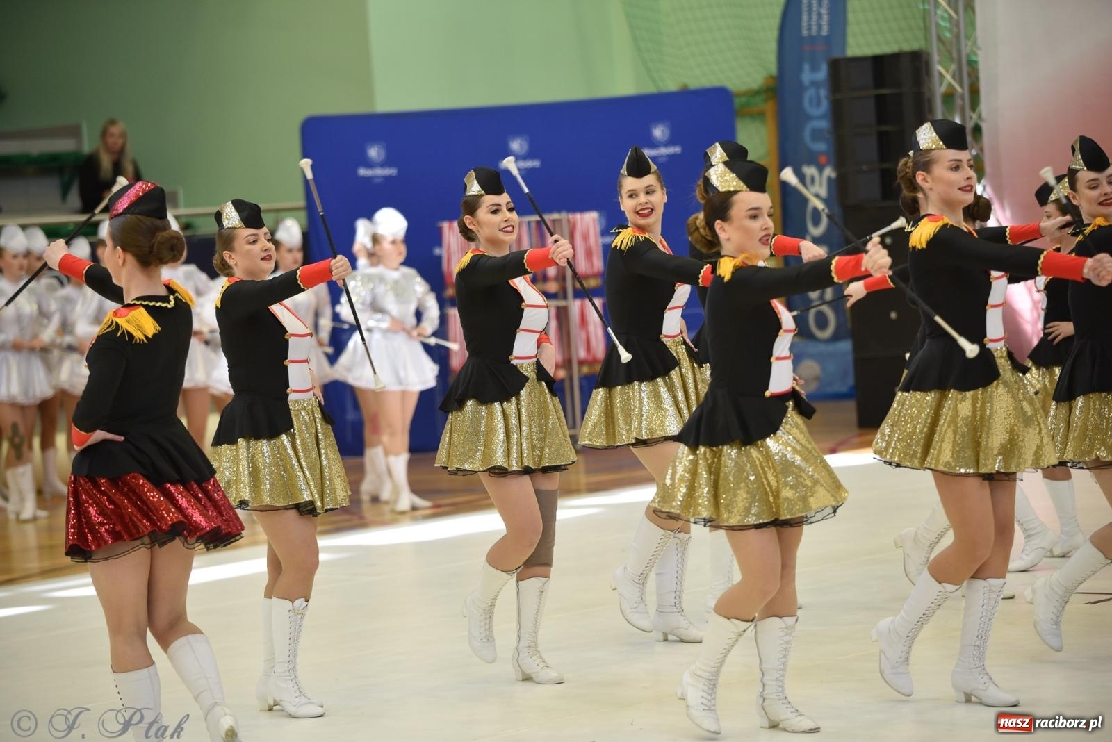 Zdjęcie w galerii na portalu naszraciborz.pl: Mażoretki zawładnęły areną przy Łąkowej. Drugi dzień mistrzostw [FOTO] wiadomości z regionu