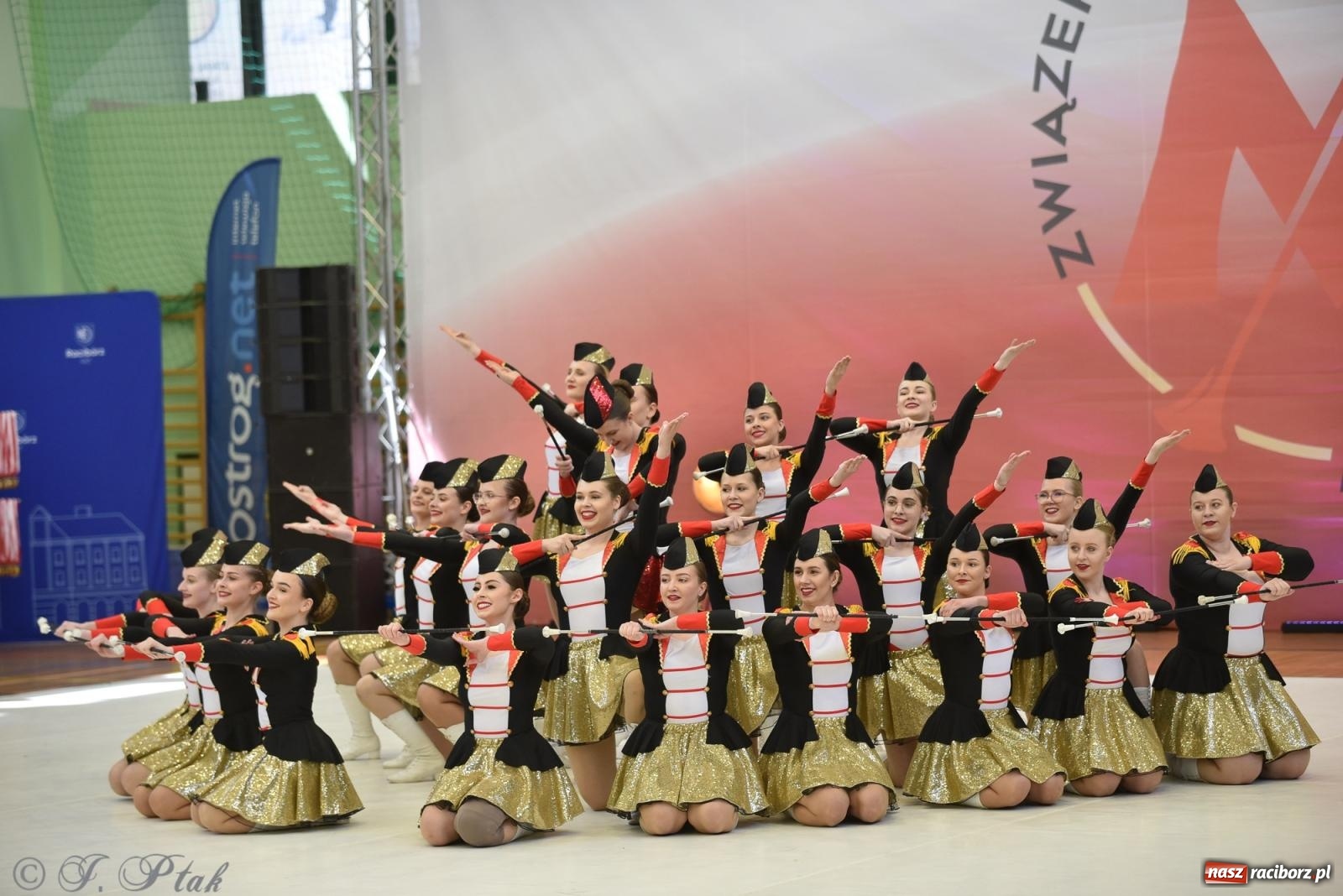 Zdjęcie w galerii na portalu naszraciborz.pl: Mażoretki zawładnęły areną przy Łąkowej. Drugi dzień mistrzostw [FOTO] wiadomości z regionu