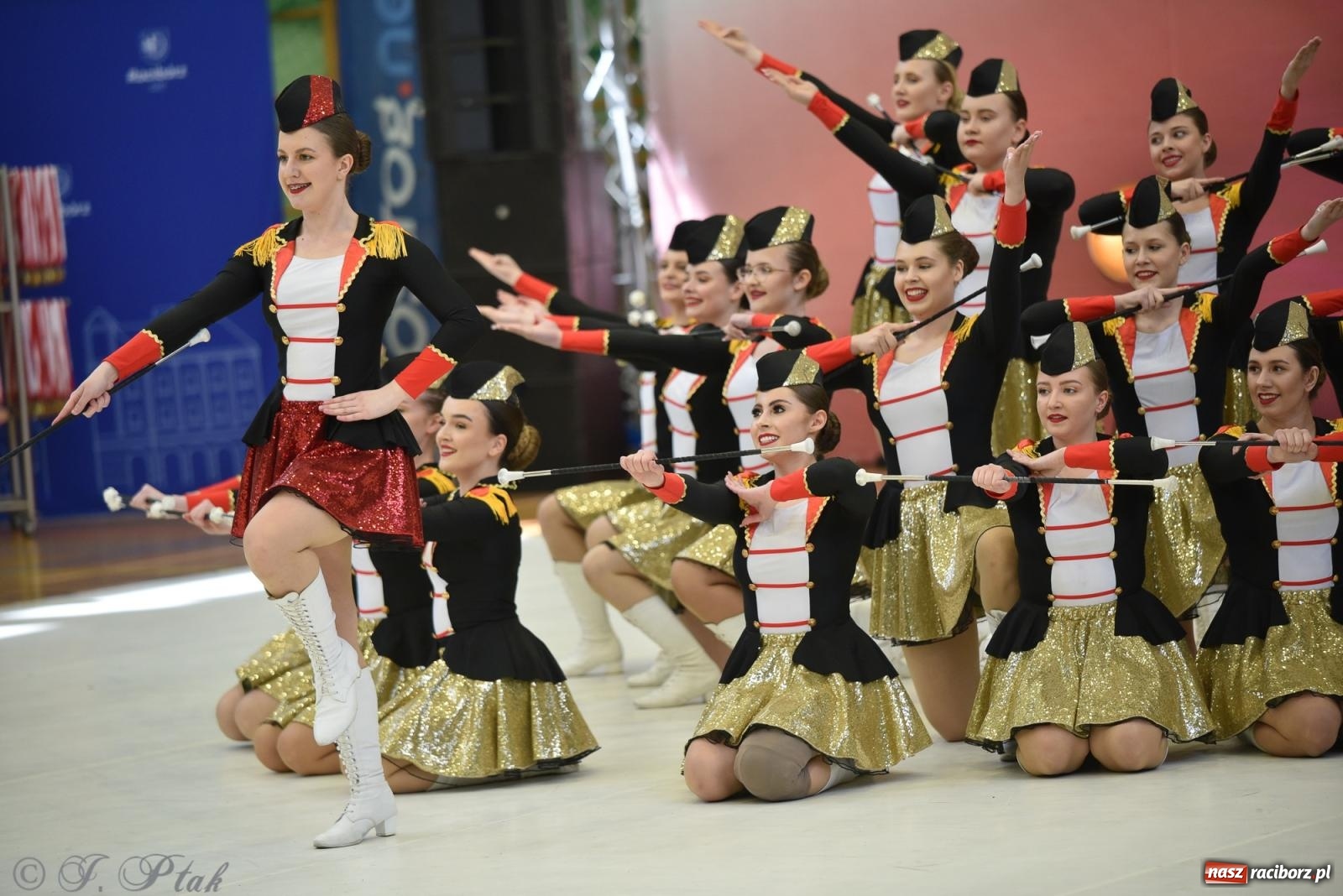 Zdjęcie w galerii na portalu naszraciborz.pl: Mażoretki zawładnęły areną przy Łąkowej. Drugi dzień mistrzostw [FOTO] wiadomości z regionu