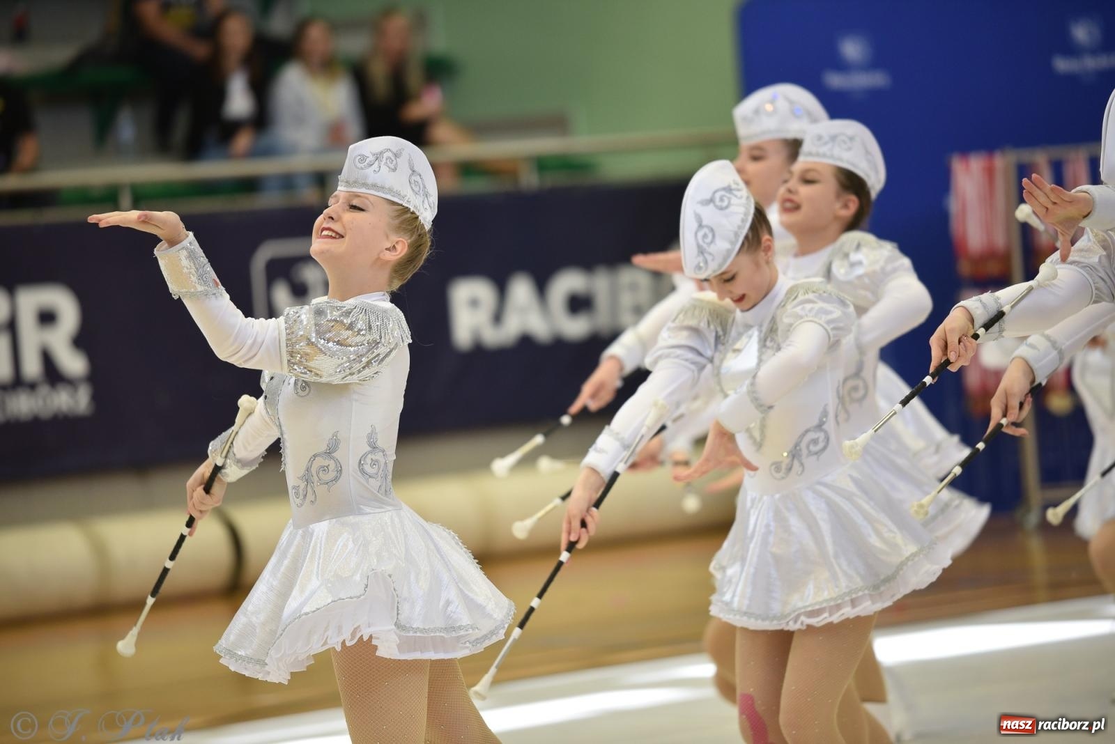 Zdjęcie w galerii na portalu naszraciborz.pl: Mażoretki zawładnęły areną przy Łąkowej. Drugi dzień mistrzostw [FOTO] wiadomości z regionu