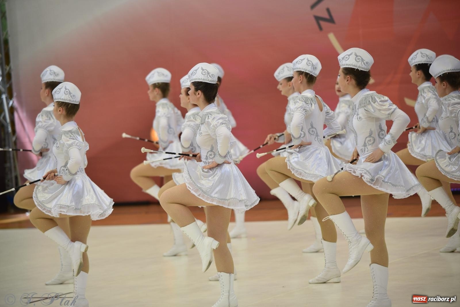 Zdjęcie w galerii na portalu naszraciborz.pl: Mażoretki zawładnęły areną przy Łąkowej. Drugi dzień mistrzostw [FOTO] wiadomości z regionu