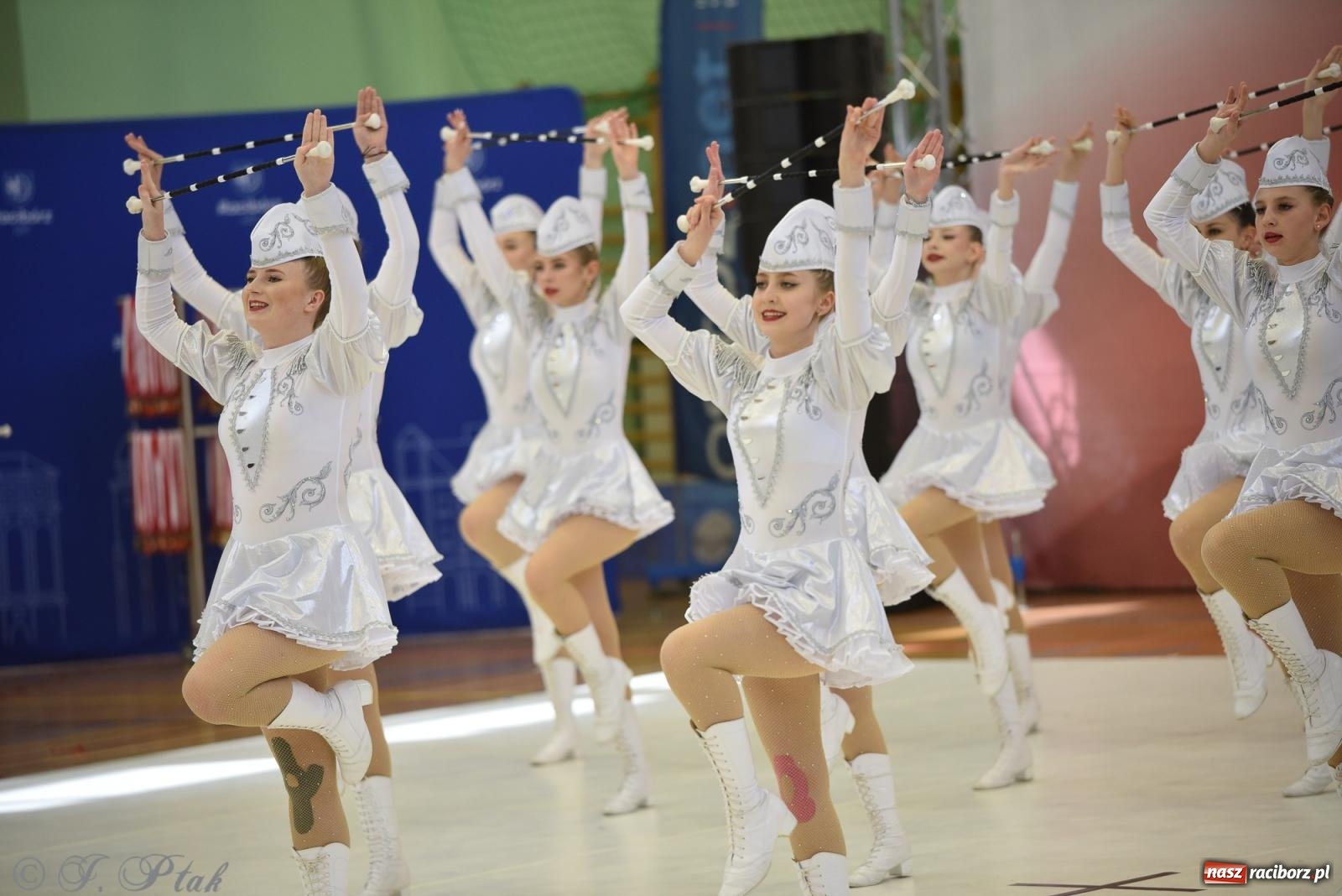 Zdjęcie w galerii na portalu naszraciborz.pl: Mażoretki zawładnęły areną przy Łąkowej. Drugi dzień mistrzostw [FOTO] wiadomości z regionu