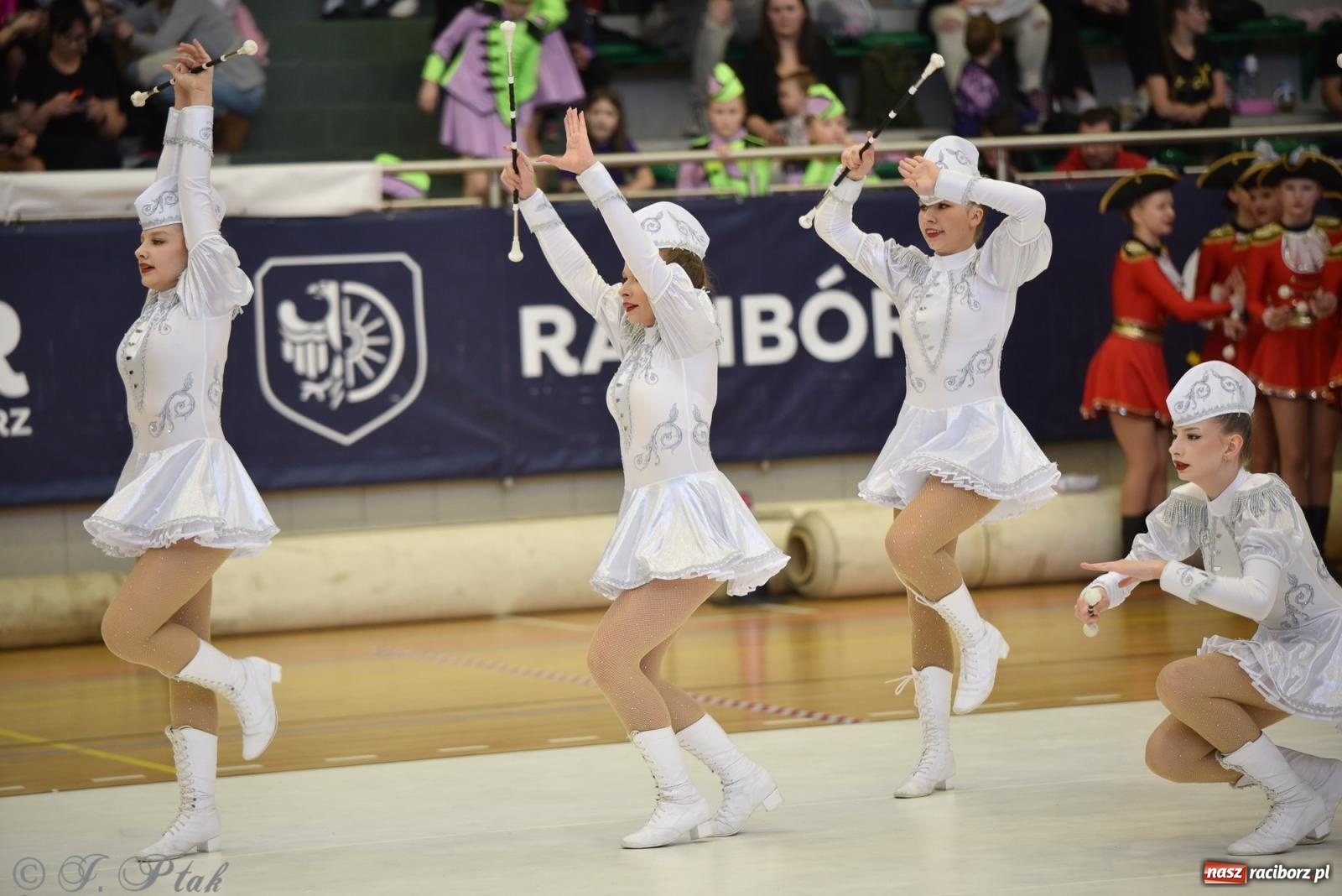 Zdjęcie w galerii na portalu naszraciborz.pl: Mażoretki zawładnęły areną przy Łąkowej. Drugi dzień mistrzostw [FOTO] wiadomości z regionu