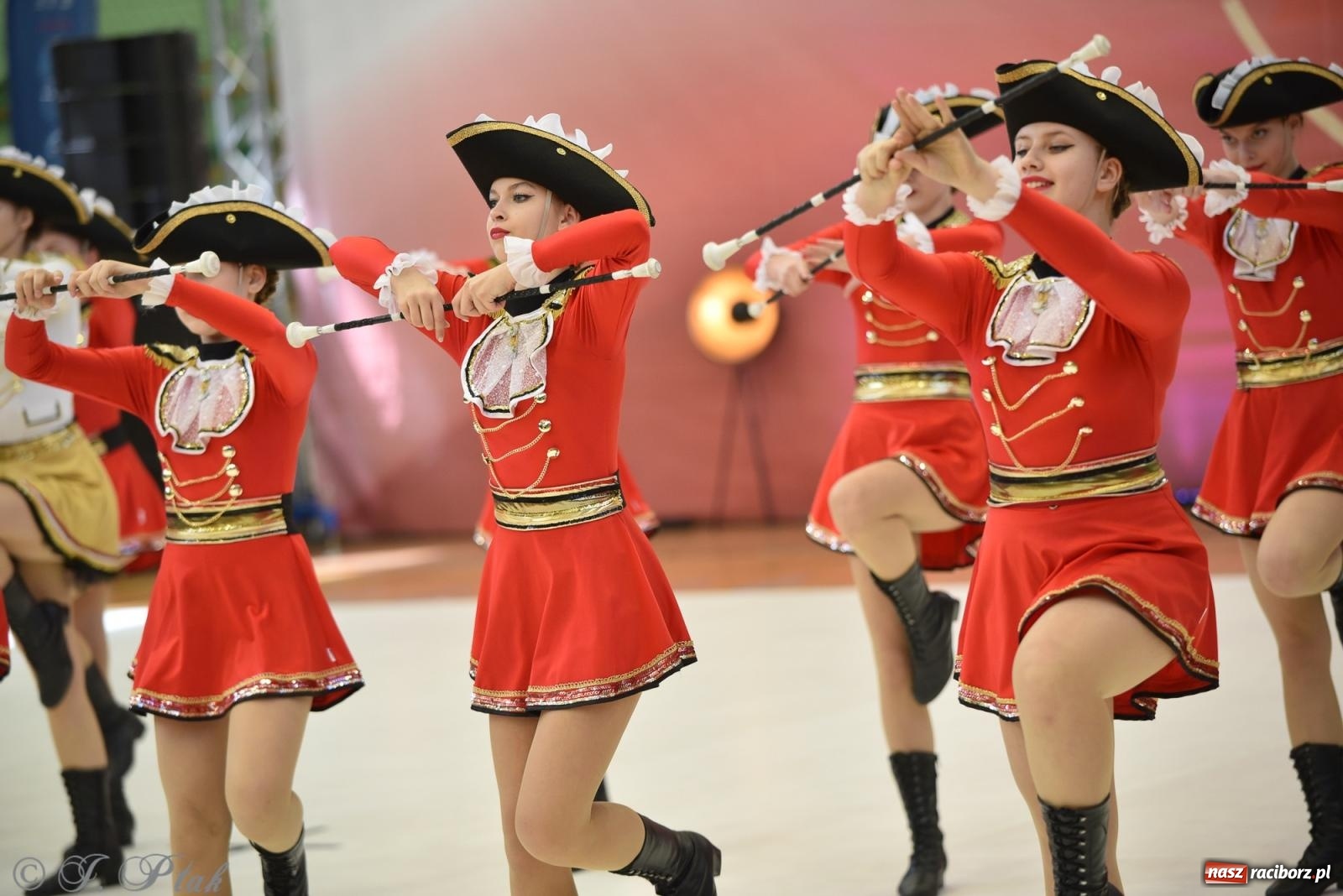 Zdjęcie w galerii na portalu naszraciborz.pl: Mażoretki zawładnęły areną przy Łąkowej. Drugi dzień mistrzostw [FOTO] wiadomości z regionu