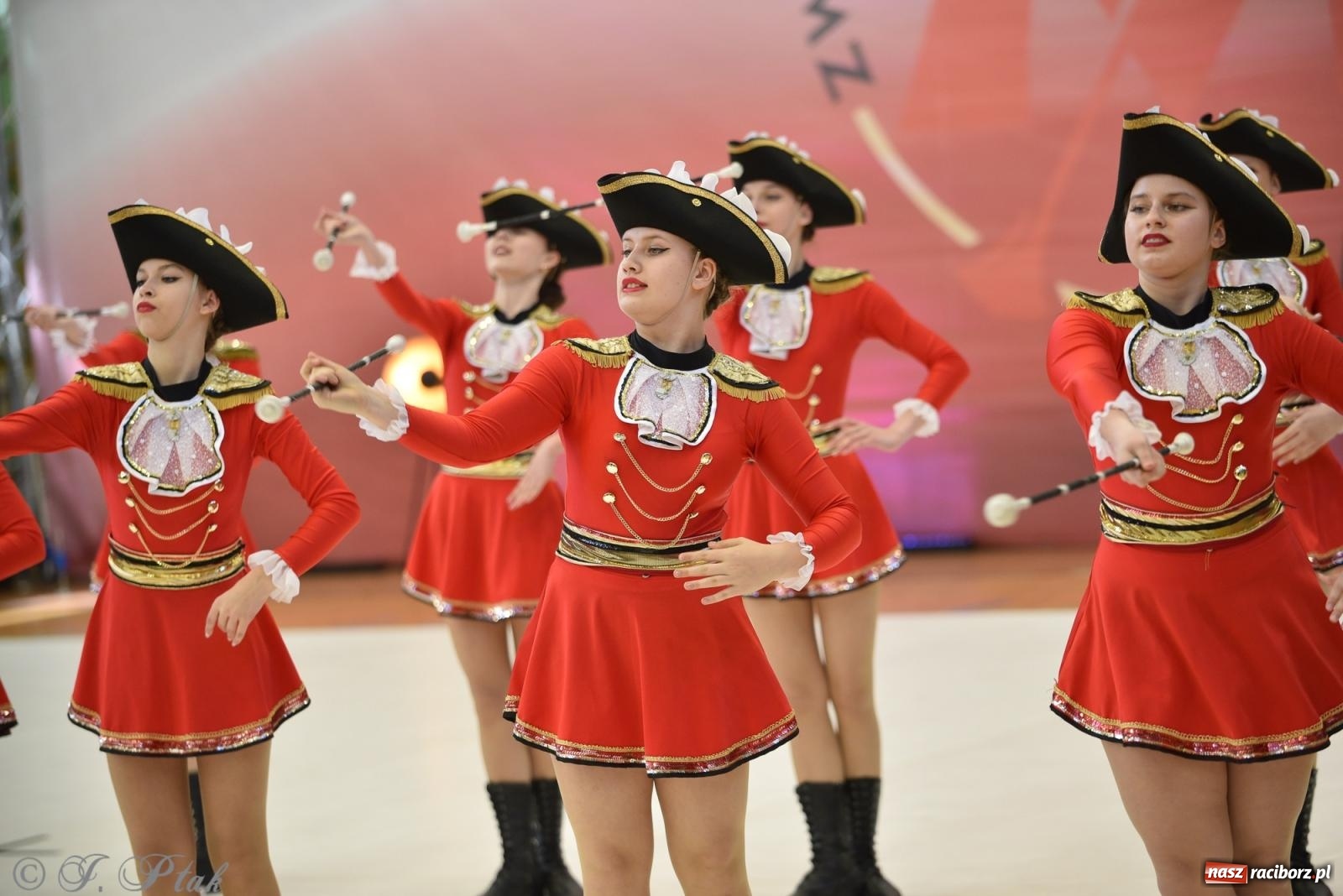 Zdjęcie w galerii na portalu naszraciborz.pl: Mażoretki zawładnęły areną przy Łąkowej. Drugi dzień mistrzostw [FOTO] wiadomości z regionu