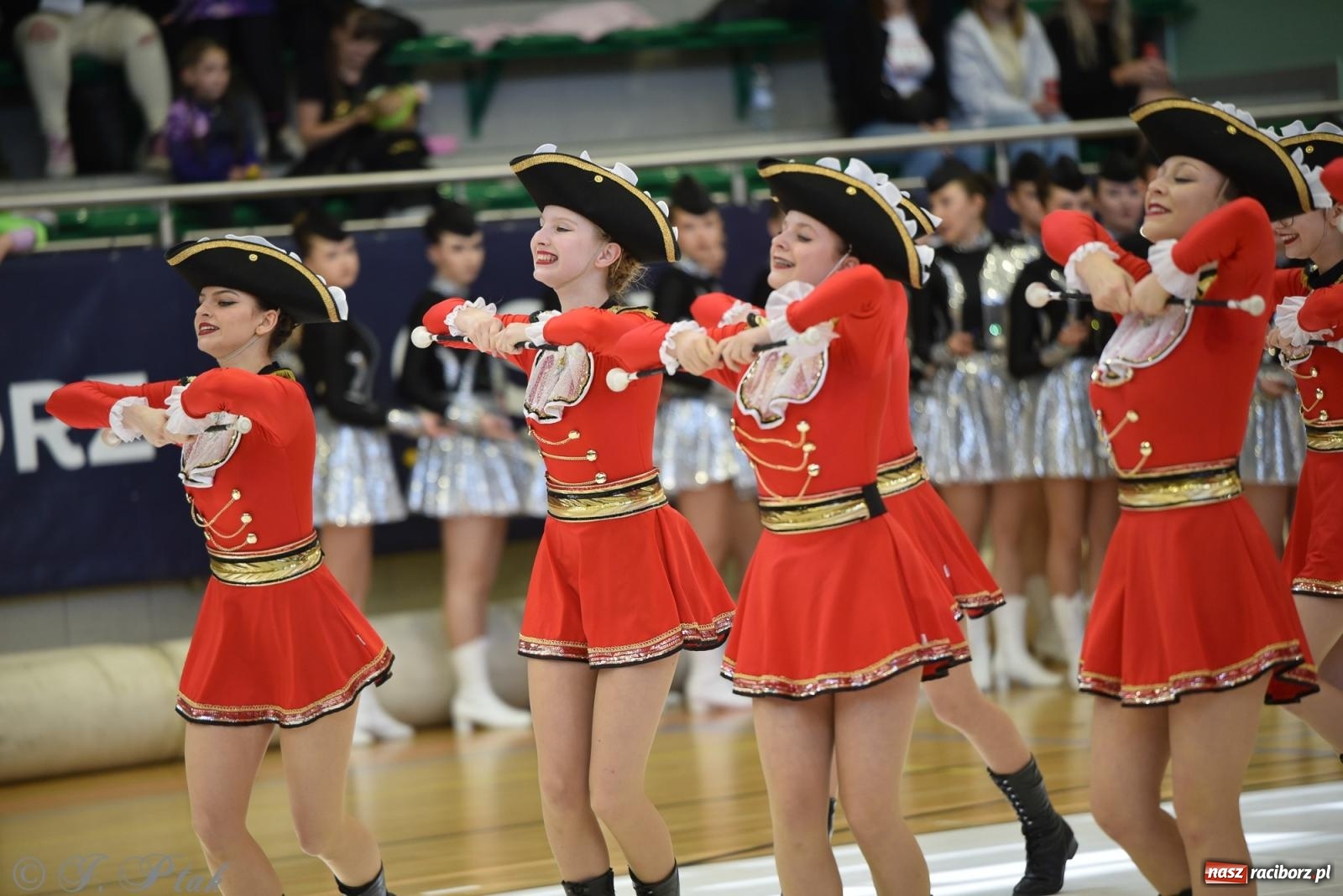 Zdjęcie w galerii na portalu naszraciborz.pl: Mażoretki zawładnęły areną przy Łąkowej. Drugi dzień mistrzostw [FOTO] wiadomości z regionu