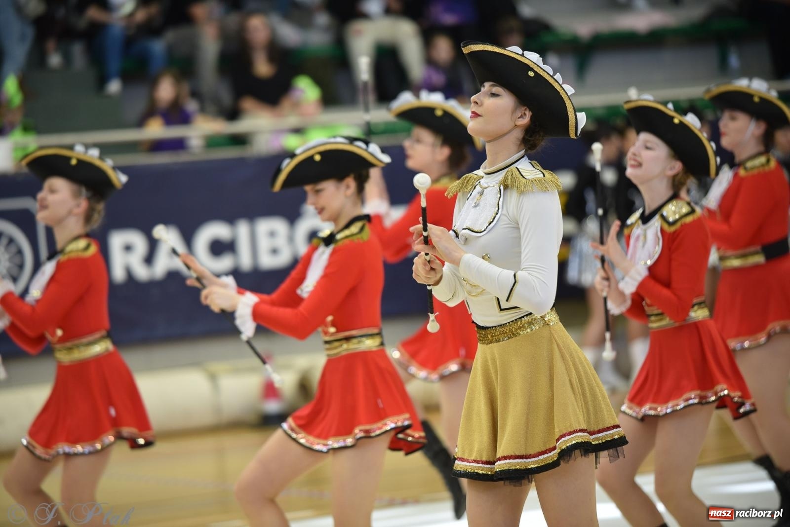 Zdjęcie w galerii na portalu naszraciborz.pl: Mażoretki zawładnęły areną przy Łąkowej. Drugi dzień mistrzostw [FOTO] wiadomości z regionu