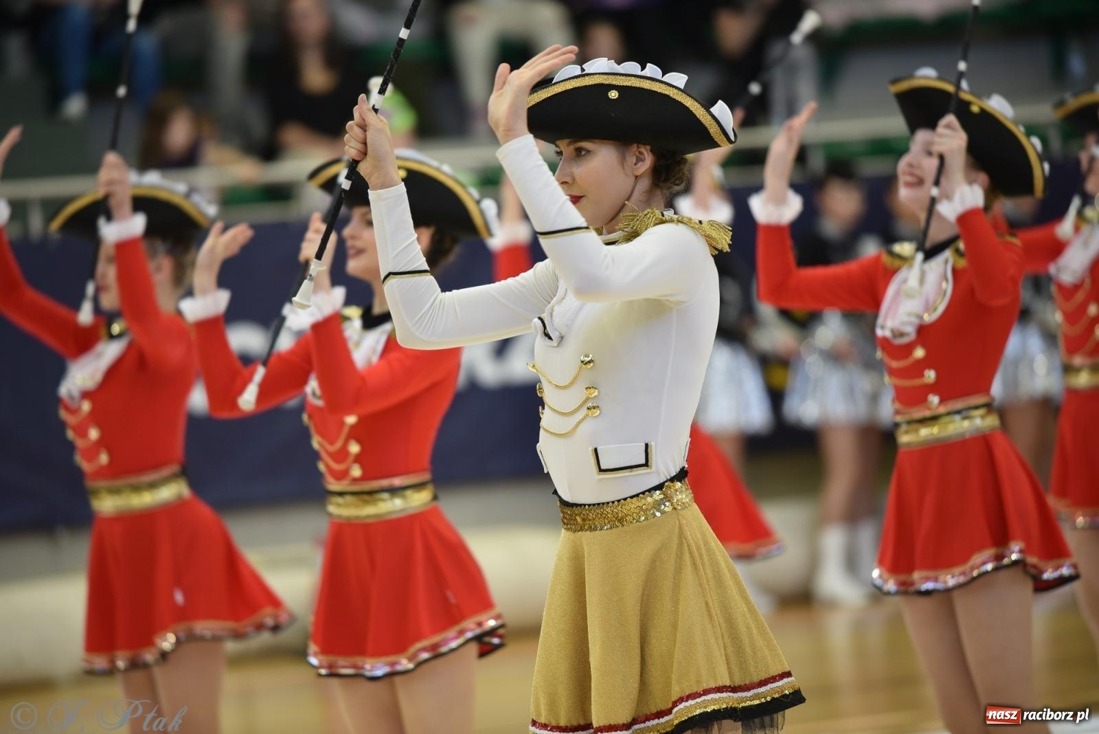 Zdjęcie w galerii na portalu naszraciborz.pl: Mażoretki zawładnęły areną przy Łąkowej. Drugi dzień mistrzostw [FOTO] wiadomości z regionu