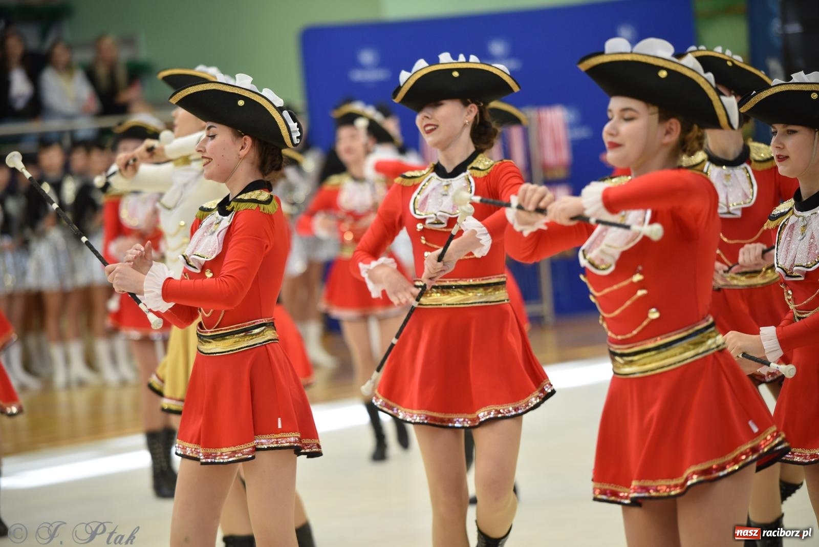 Zdjęcie w galerii na portalu naszraciborz.pl: Mażoretki zawładnęły areną przy Łąkowej. Drugi dzień mistrzostw [FOTO] wiadomości z regionu