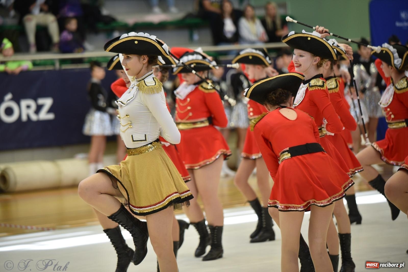 Zdjęcie w galerii na portalu naszraciborz.pl: Mażoretki zawładnęły areną przy Łąkowej. Drugi dzień mistrzostw [FOTO] wiadomości z regionu