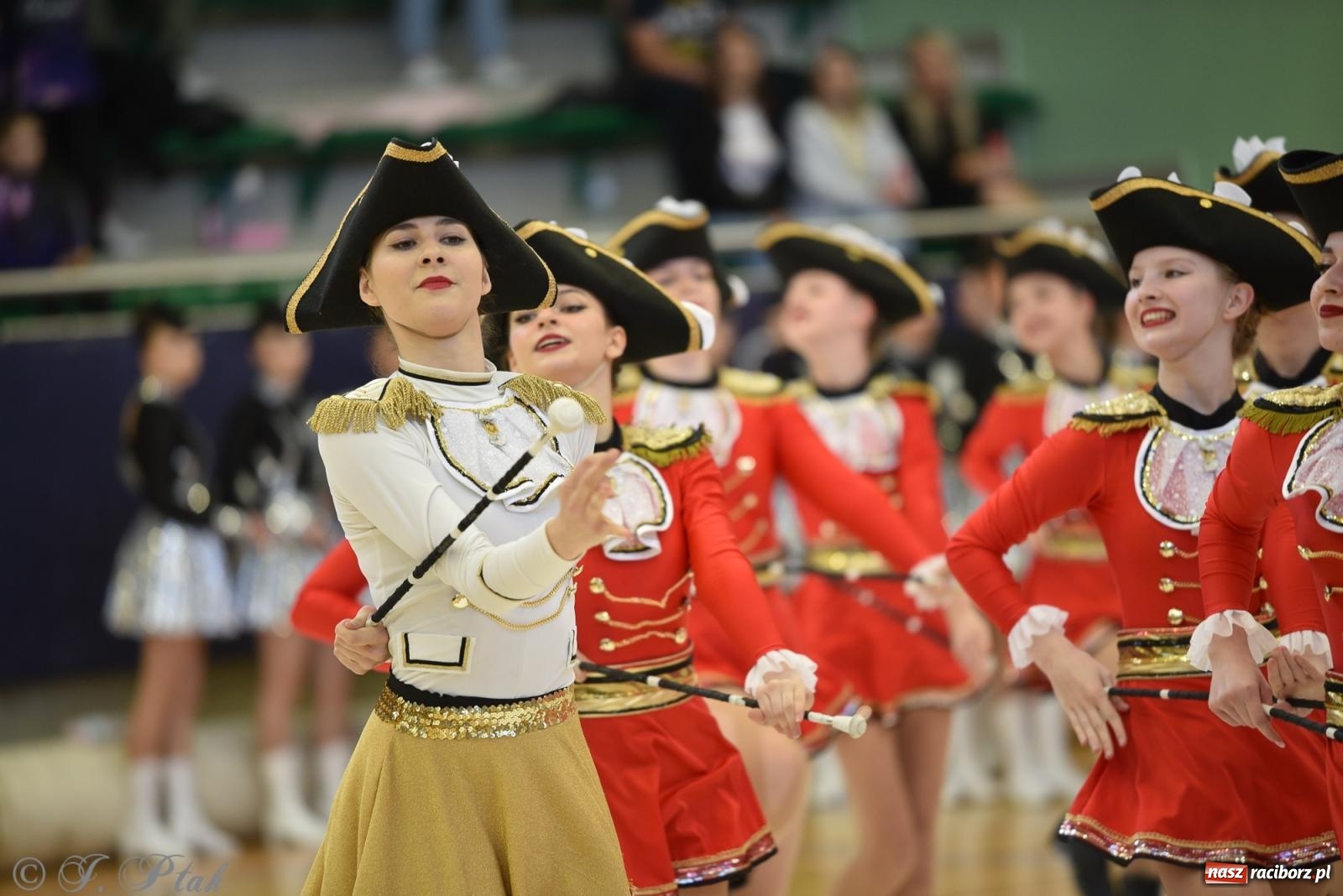 Zdjęcie w galerii na portalu naszraciborz.pl: Mażoretki zawładnęły areną przy Łąkowej. Drugi dzień mistrzostw [FOTO] wiadomości z regionu