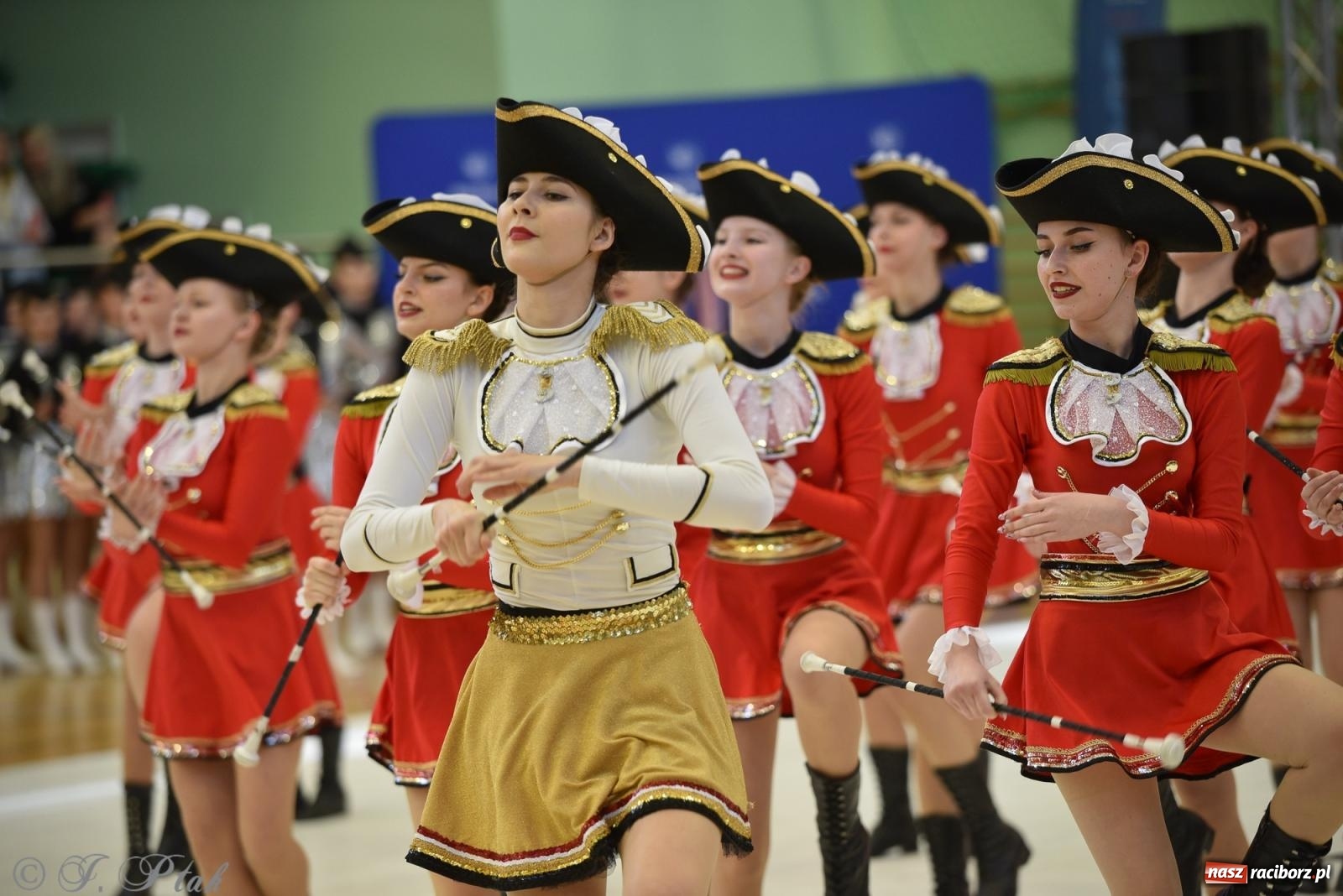 Zdjęcie w galerii na portalu naszraciborz.pl: Mażoretki zawładnęły areną przy Łąkowej. Drugi dzień mistrzostw [FOTO] wiadomości z regionu