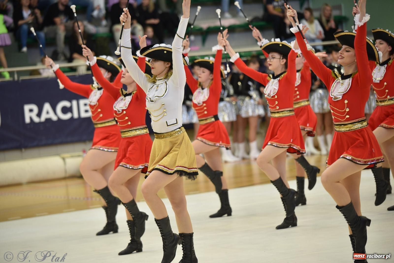 Zdjęcie w galerii na portalu naszraciborz.pl: Mażoretki zawładnęły areną przy Łąkowej. Drugi dzień mistrzostw [FOTO] wiadomości z regionu