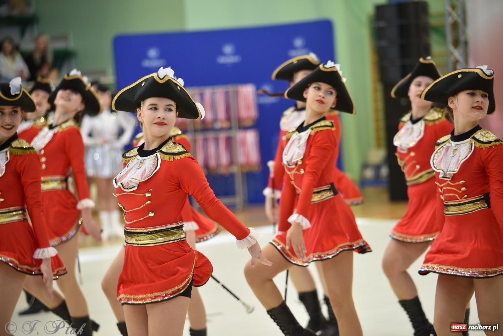 Zdjęcie w galerii na portalu naszraciborz.pl: Mażoretki zawładnęły areną przy Łąkowej. Drugi dzień mistrzostw [FOTO] wiadomości z regionu