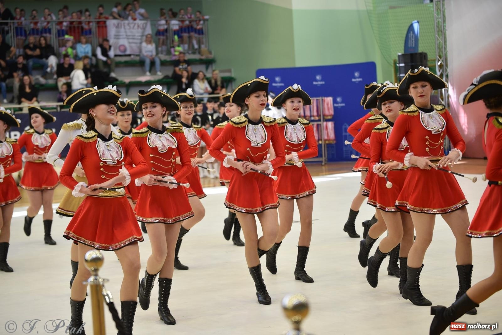 Zdjęcie w galerii na portalu naszraciborz.pl: Mażoretki zawładnęły areną przy Łąkowej. Drugi dzień mistrzostw [FOTO] wiadomości z regionu