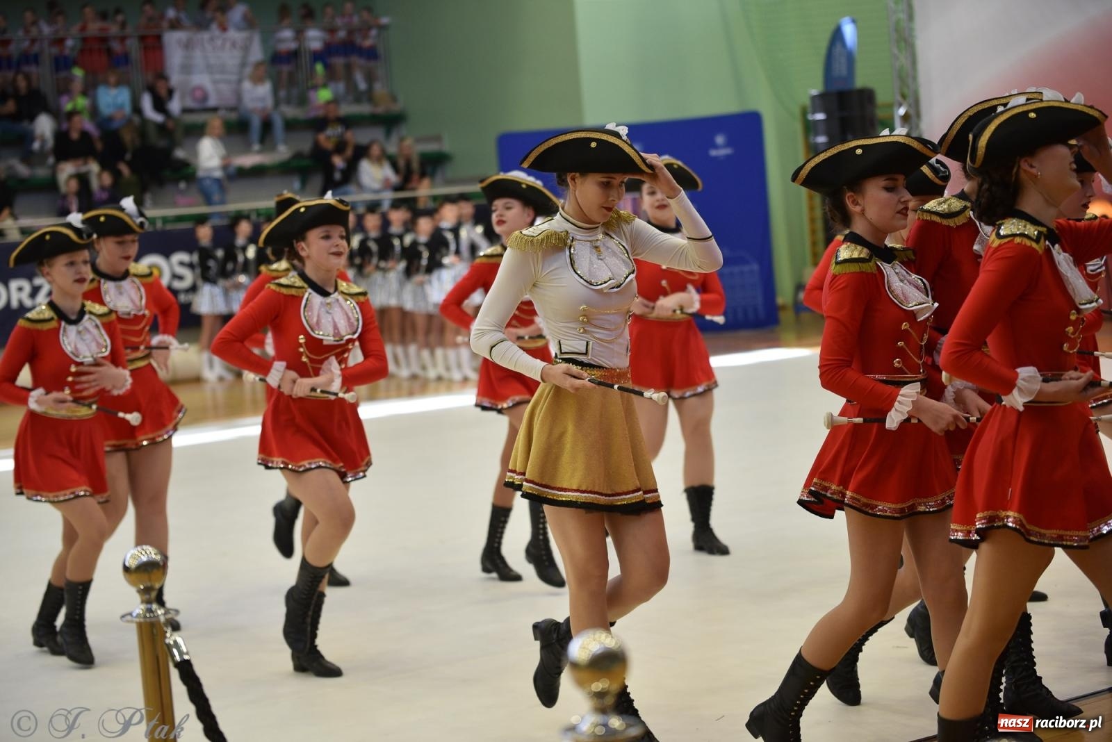 Zdjęcie w galerii na portalu naszraciborz.pl: Mażoretki zawładnęły areną przy Łąkowej. Drugi dzień mistrzostw [FOTO] wiadomości z regionu