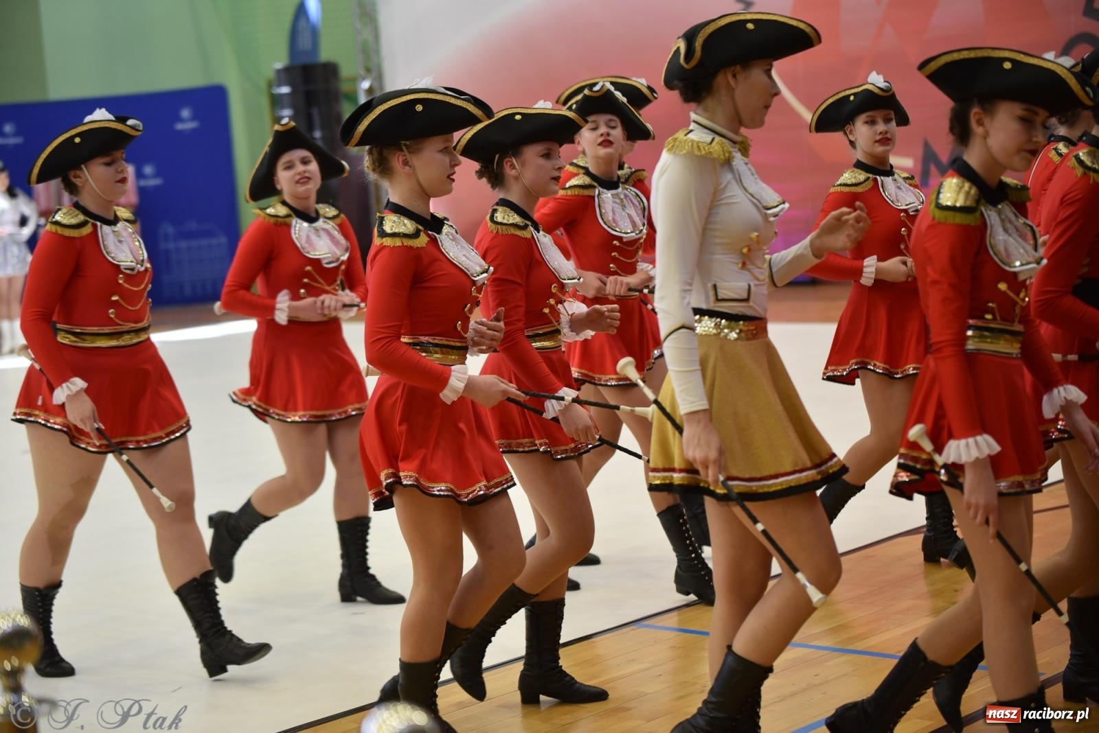 Zdjęcie w galerii na portalu naszraciborz.pl: Mażoretki zawładnęły areną przy Łąkowej. Drugi dzień mistrzostw [FOTO] wiadomości z regionu