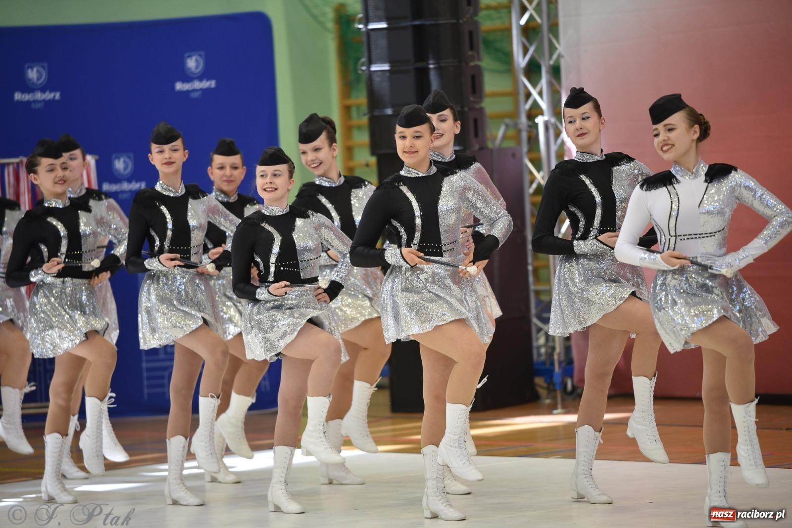 Zdjęcie w galerii na portalu naszraciborz.pl: Mażoretki zawładnęły areną przy Łąkowej. Drugi dzień mistrzostw [FOTO] wiadomości z regionu