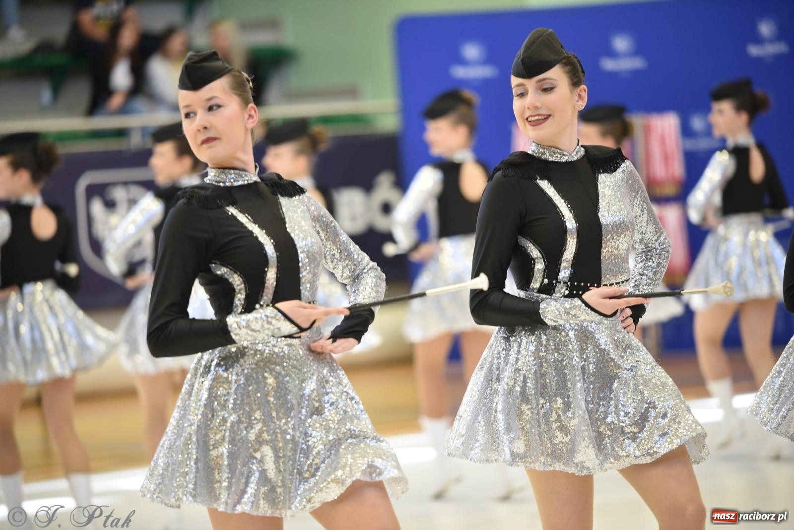 Zdjęcie w galerii na portalu naszraciborz.pl: Mażoretki zawładnęły areną przy Łąkowej. Drugi dzień mistrzostw [FOTO] wiadomości z regionu