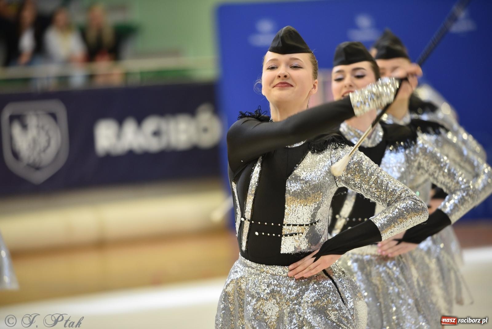 Zdjęcie w galerii na portalu naszraciborz.pl: Mażoretki zawładnęły areną przy Łąkowej. Drugi dzień mistrzostw [FOTO] wiadomości z regionu