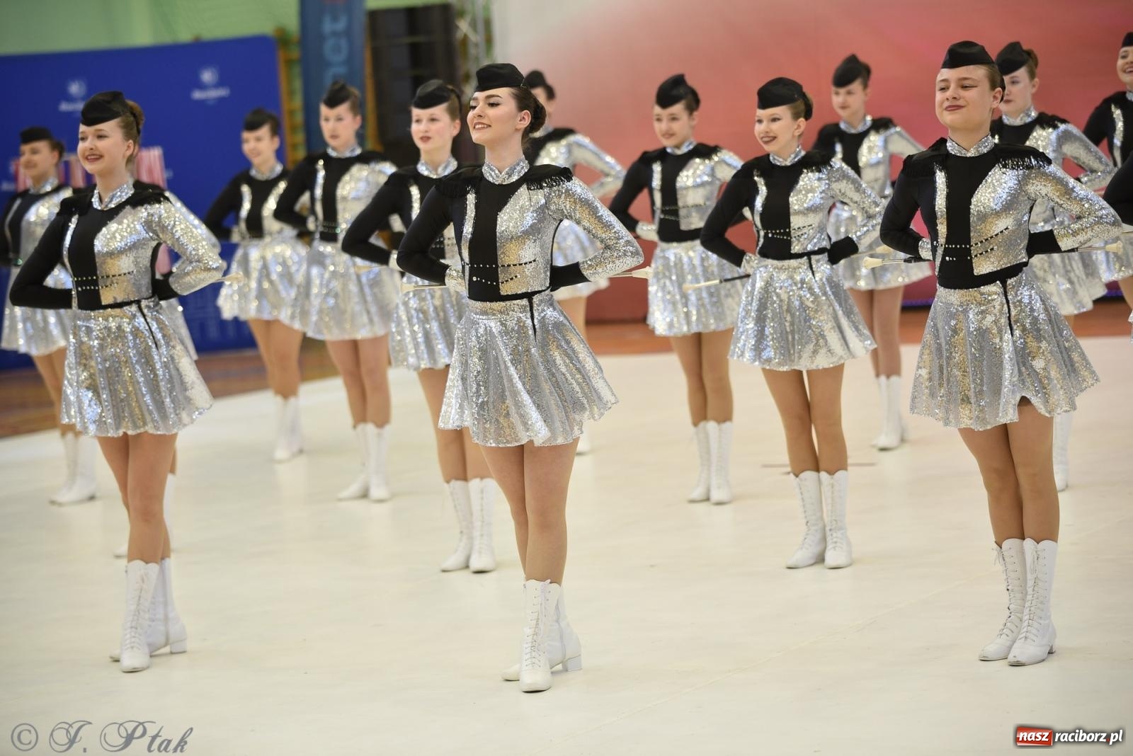 Zdjęcie w galerii na portalu naszraciborz.pl: Mażoretki zawładnęły areną przy Łąkowej. Drugi dzień mistrzostw [FOTO] wiadomości z regionu