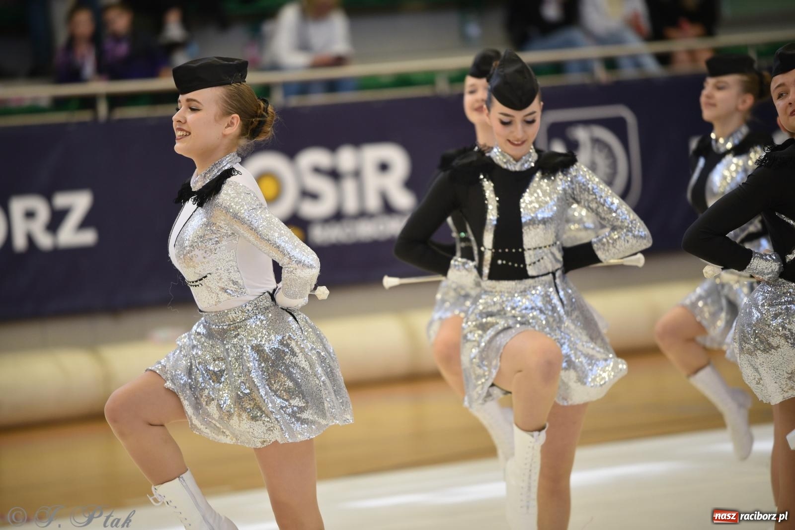Zdjęcie w galerii na portalu naszraciborz.pl: Mażoretki zawładnęły areną przy Łąkowej. Drugi dzień mistrzostw [FOTO] wiadomości z regionu