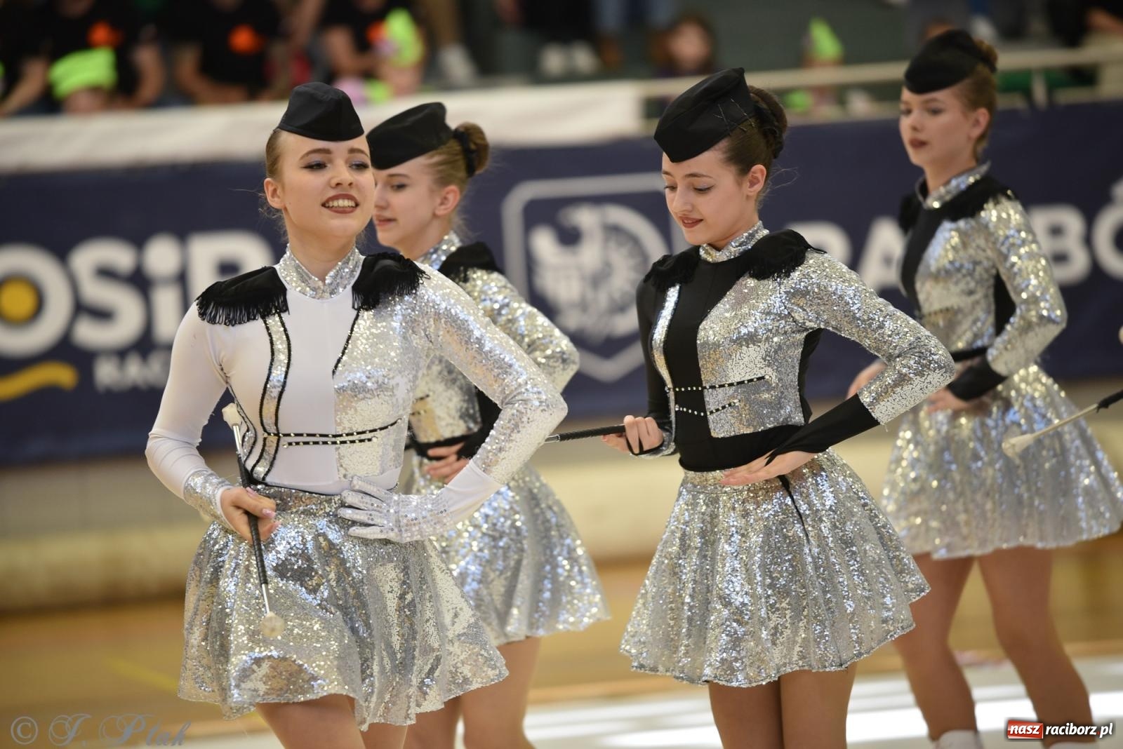 Zdjęcie w galerii na portalu naszraciborz.pl: Mażoretki zawładnęły areną przy Łąkowej. Drugi dzień mistrzostw [FOTO] wiadomości z regionu
